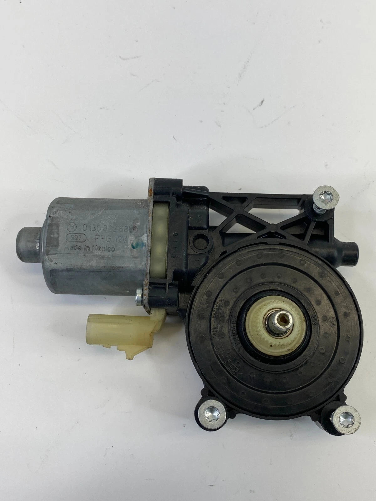 13-15 CHEVROLET MALIBU REAR RIGHT SIDE DOOR POWER WINDOW MOTOR 0130822686 OEM