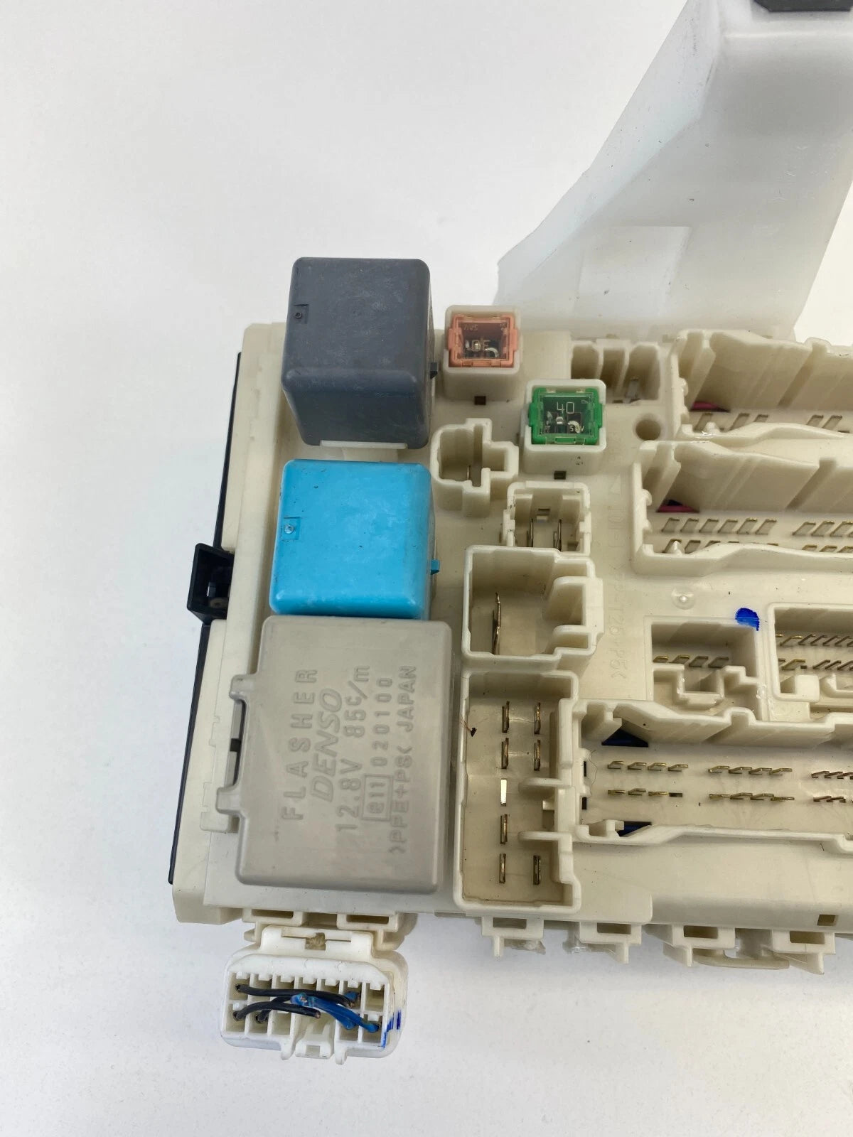 2004-2009 TOYOTA PRIUS INTERIOR DASH CABIN FUSE BOX RELAY JUNCTION UNIT