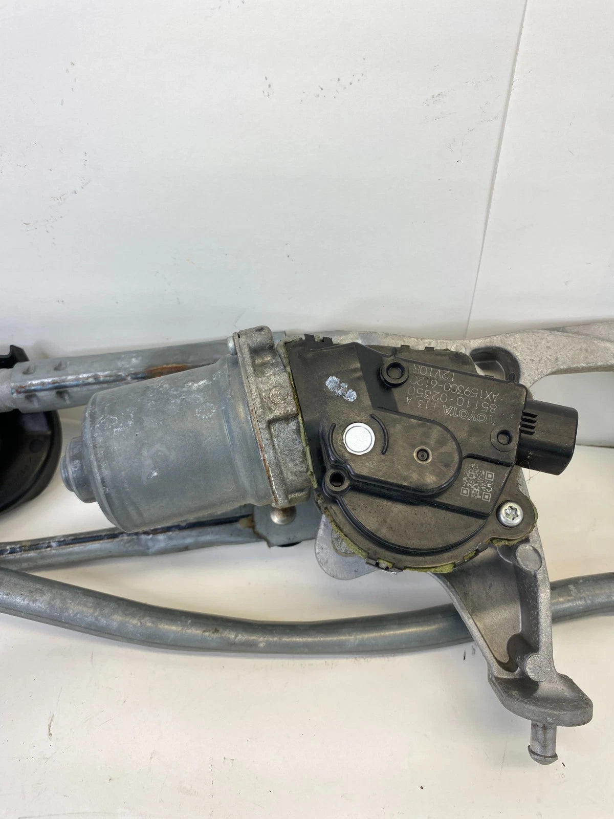 2014-2019 TOYOTA COROLLA FRONT WINDSHIELD WIPER MOTOR & LINKAGE 85110-02350 OEM