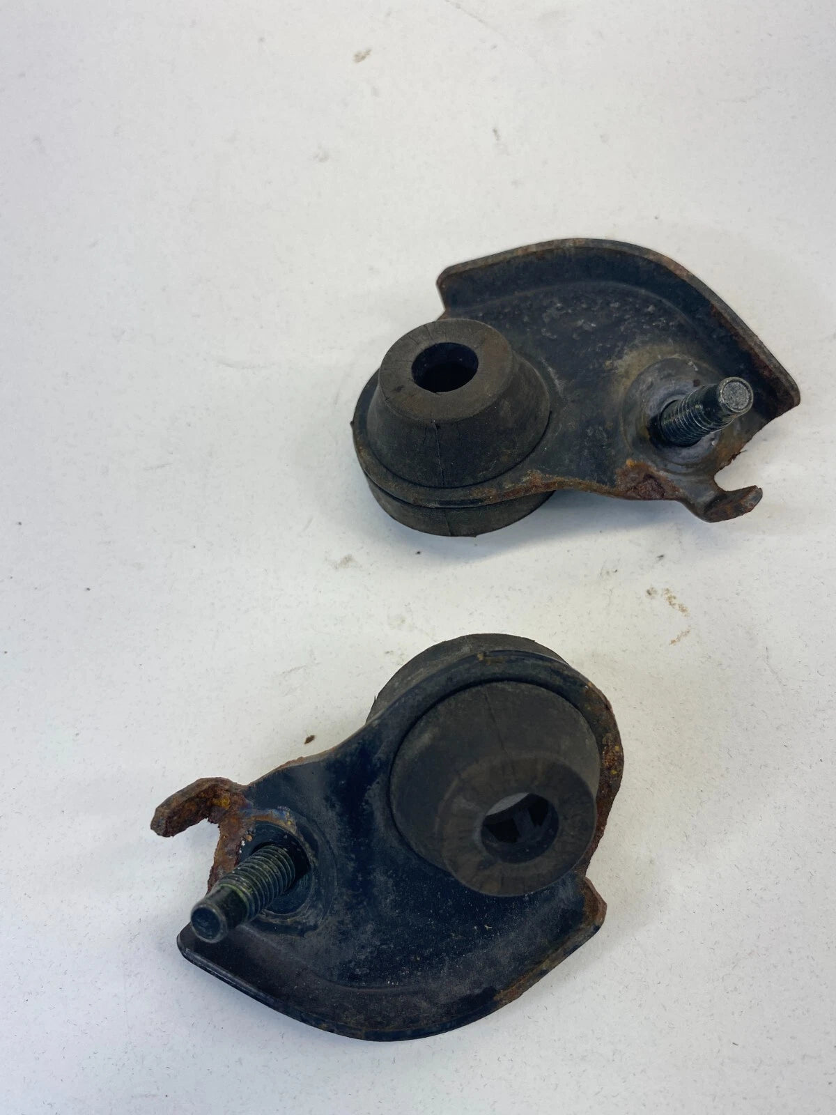 2012 12 NISSAN CUBE BASE RADIATOR MOUNT SUPPORT BRACKET SET PAIR OEM