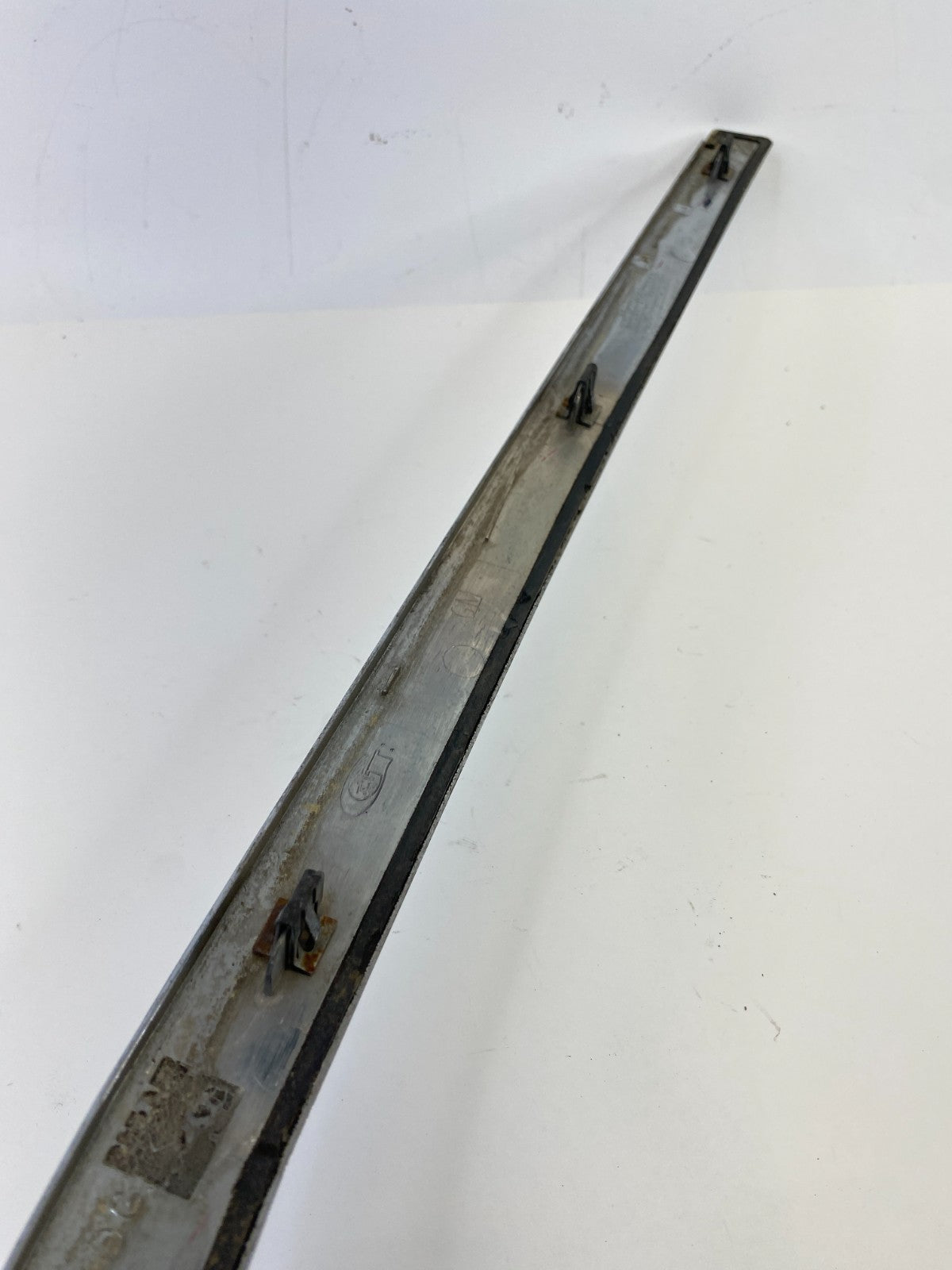 2004-2009 Cadillac SRX Front Hood Panel Upper Trim Molding Chrome 25844085 OEM