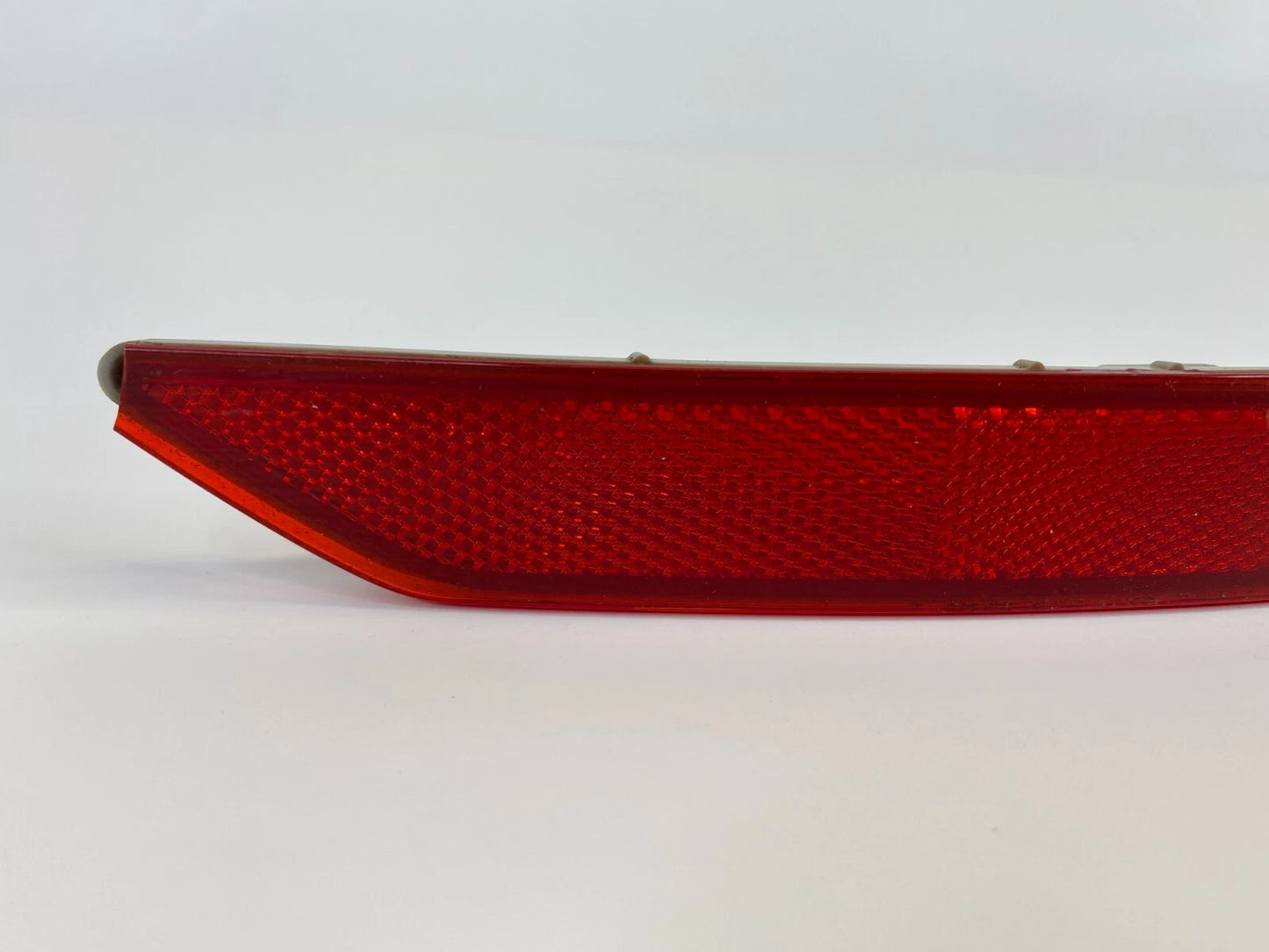 2009-2018 SUBARU FORESTER REAR BUMPER RIGHT OUTER SIDE REFLECTOR LAMP 32303R OEM
