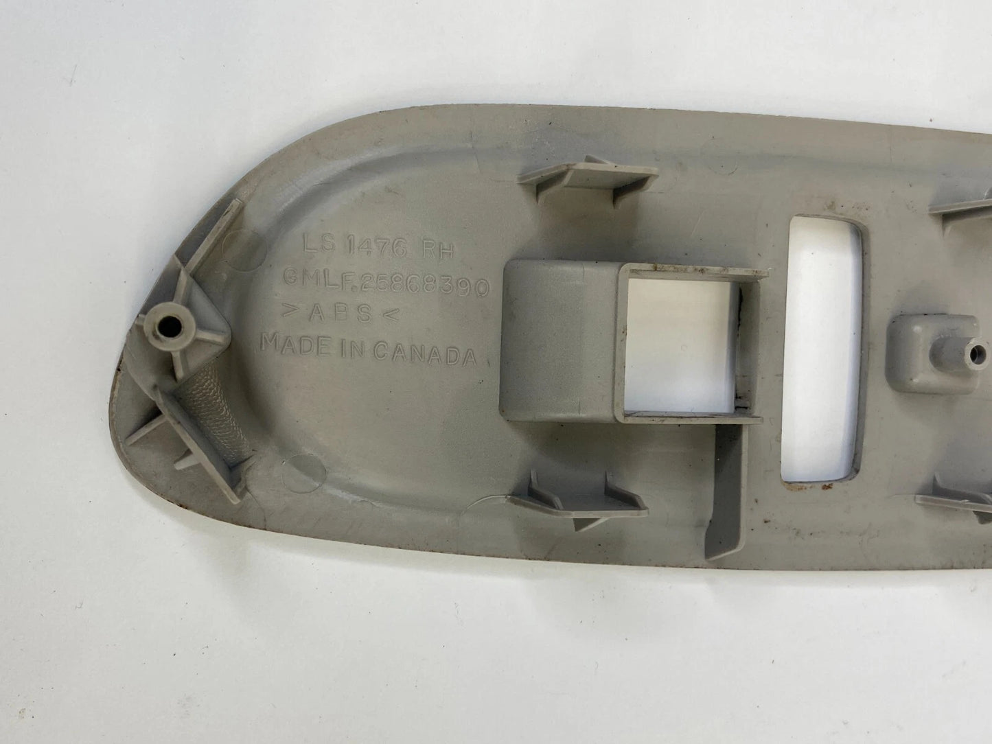 09-12 CHEVROLET TRAVERSE FRONT RIGHT DOOR WINDOW SWITCH BEZEL TRIM 25868390 OEM