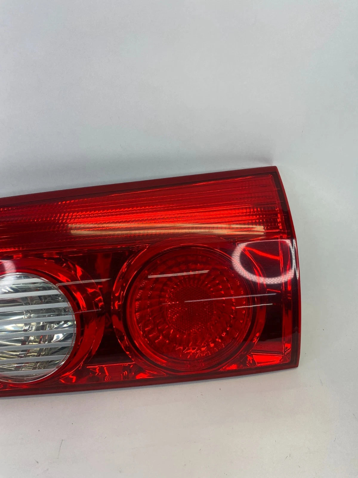 2006-2010 TOYOTA SIENNA RIGHT PASSENGER SIDE INNER TAIL LIGHT LAMP TAILLIGHT OEM