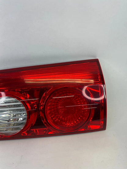 2006-2010 TOYOTA SIENNA RIGHT PASSENGER SIDE INNER TAIL LIGHT LAMP TAILLIGHT OEM