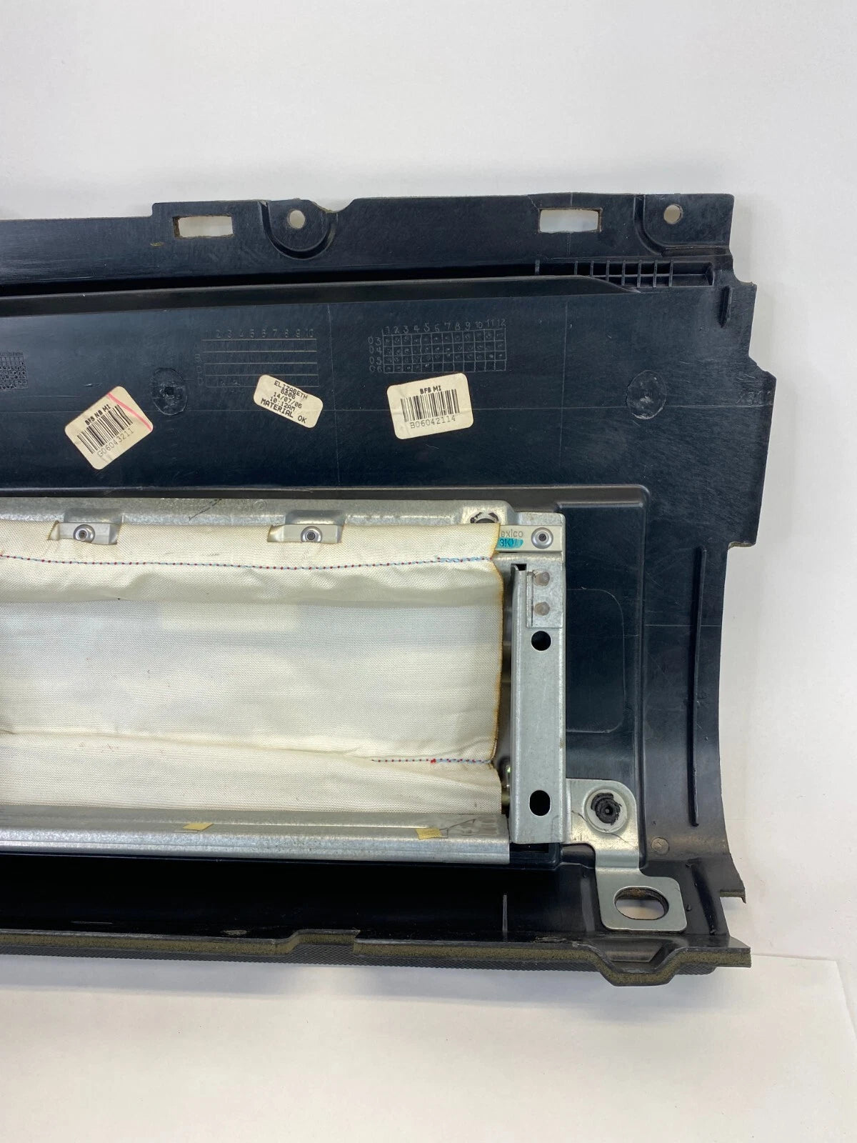 1998-2010 VOLSKWAGEN BEETLE FRONT RIGHT SIDE DASH PANEL TRIM W/ DEFROST VENT OEM