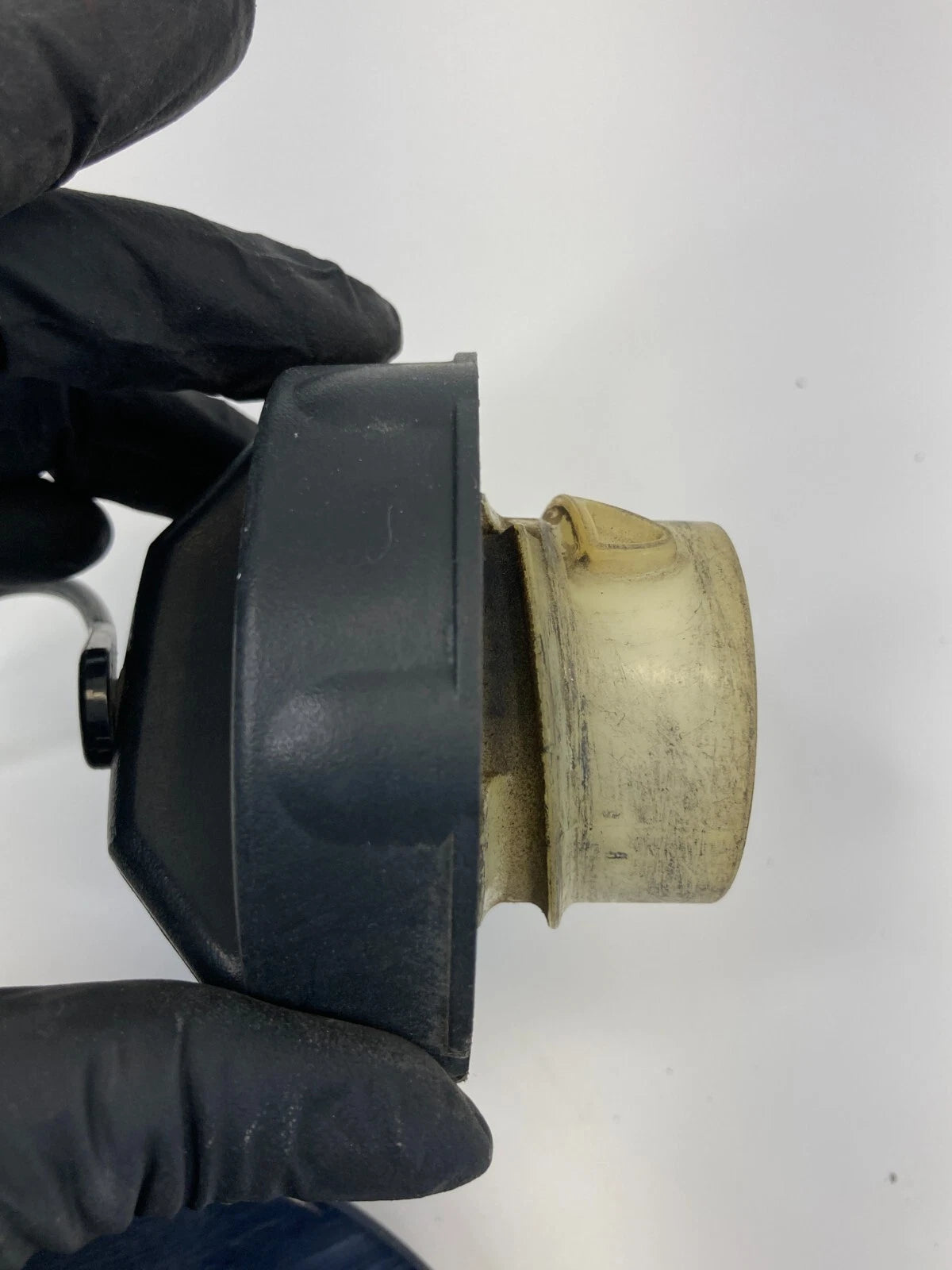 09 10 11 12 13 14 VOLKSWAGEN ROUTAN FUEL FILLER DOOR GAS TANK CAP LID 05109791AB