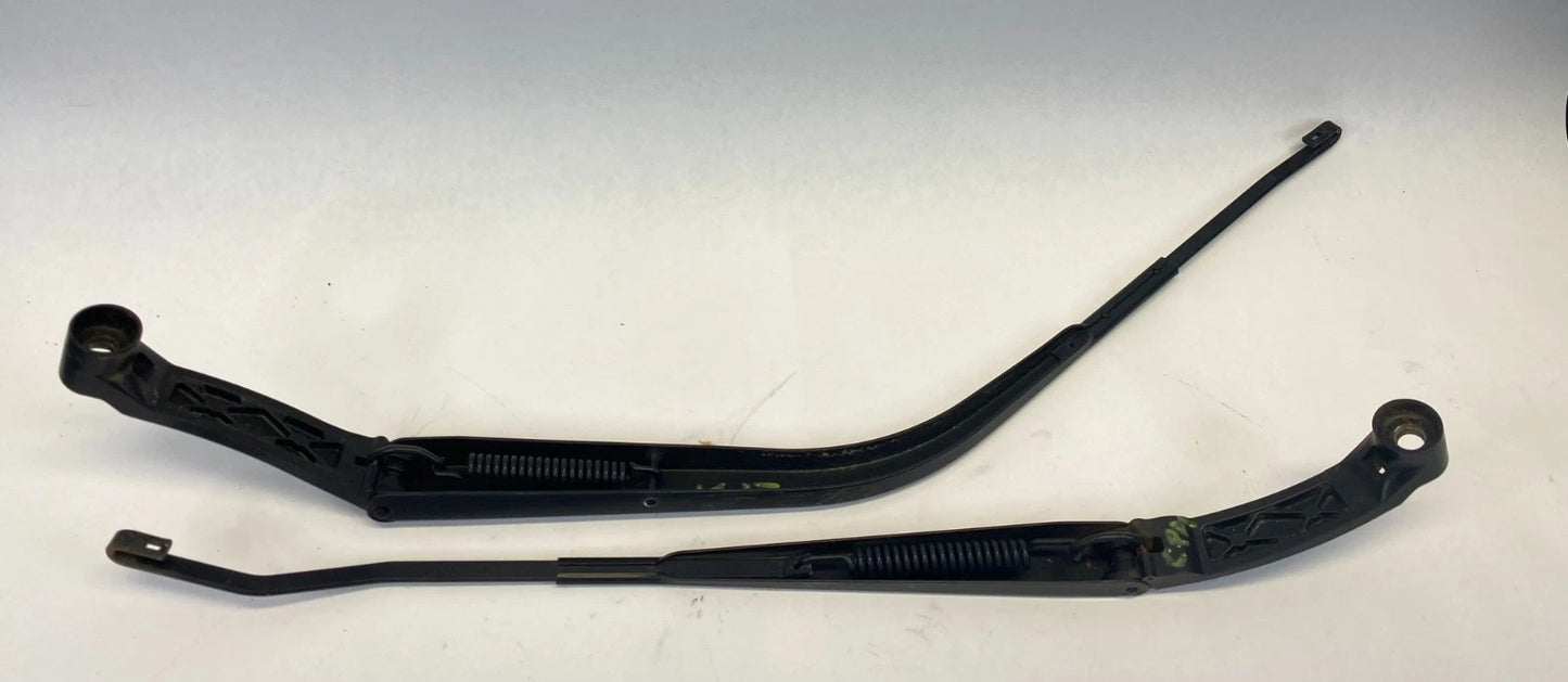2007-2013 MITSUBISHI OUTTLANDER FRONT LEFT AND RIGHT WINDSHIELD WIPER ARM OEM