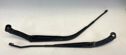 2007-2013 MITSUBISHI OUTTLANDER FRONT LEFT AND RIGHT WINDSHIELD WIPER ARM OEM