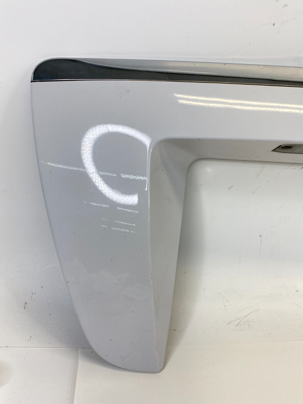 2005-2008 Hyundai Tucson Rear Lift Gate Hatch Licenser Plate Trim Molding OEM