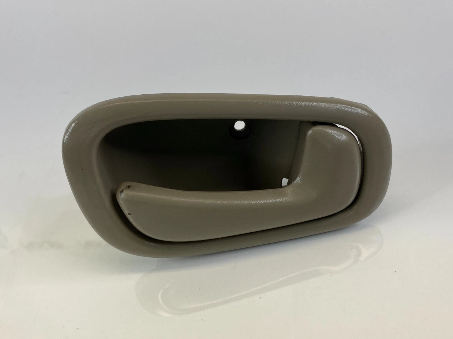 1998-2002 TOYOTA COROLLA REAR RIGHT SIDE INTERIOR DOOR HANDLE 69277-02050 OEM