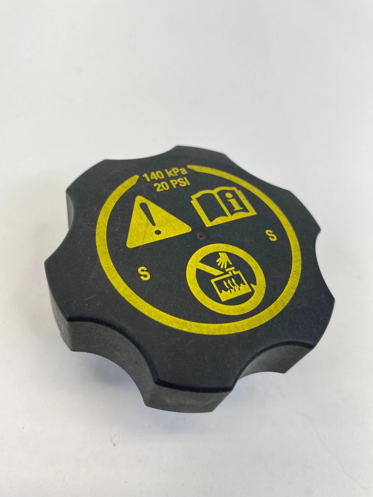 2013-2023 CHEVROLET MALIBU ENGINE COOLANT RADIATOR RESERVOIR TANK CAP COVER OEM
