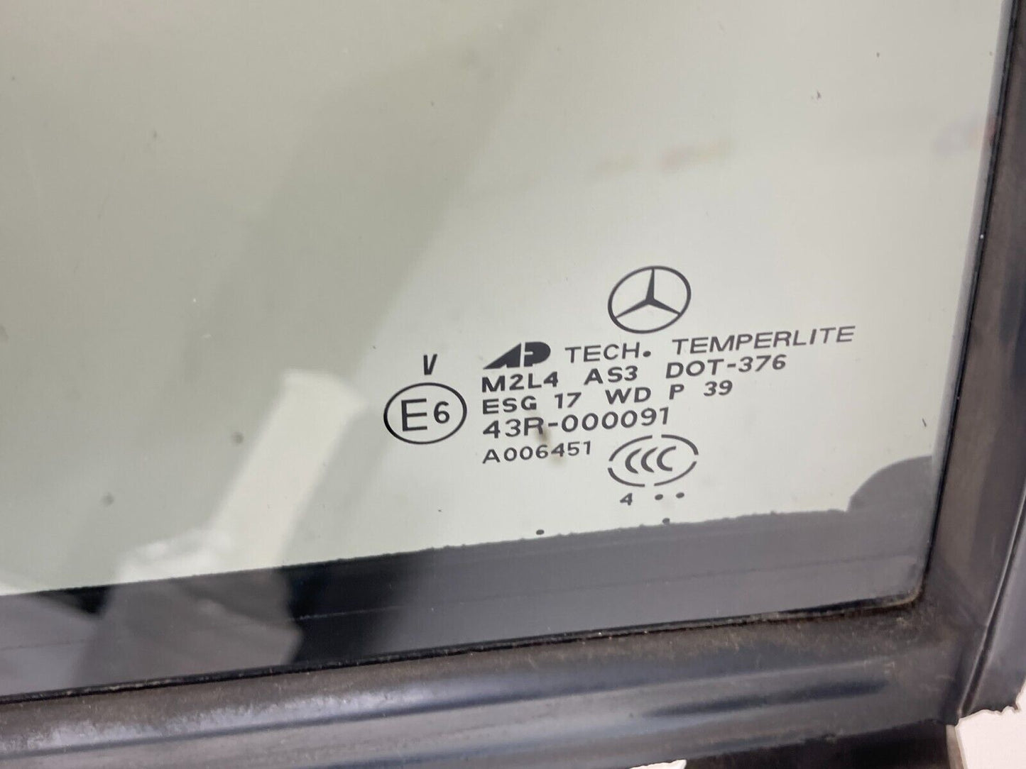 2006 2007 Mercedes-Benz ML 500 Rear Right Side Door Vent Window Glass 43R-000091