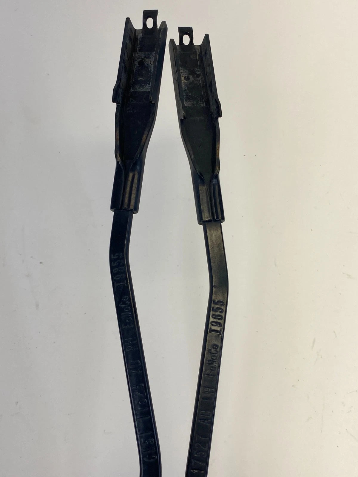 2012-2018 FORD FOCUS FRONT WINDSHIELD WIPER ARMS PAIR LEFT AND RIGHT OEM