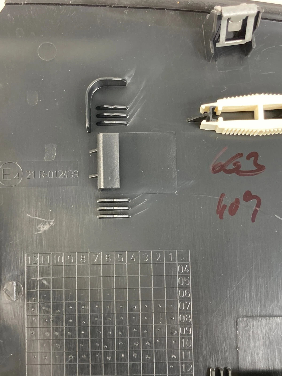 2012-2016 AUDI A4 QUATTRO DASH PANEL RIGHT SIDE END CAP COVER 8K0-857-086-B OEM