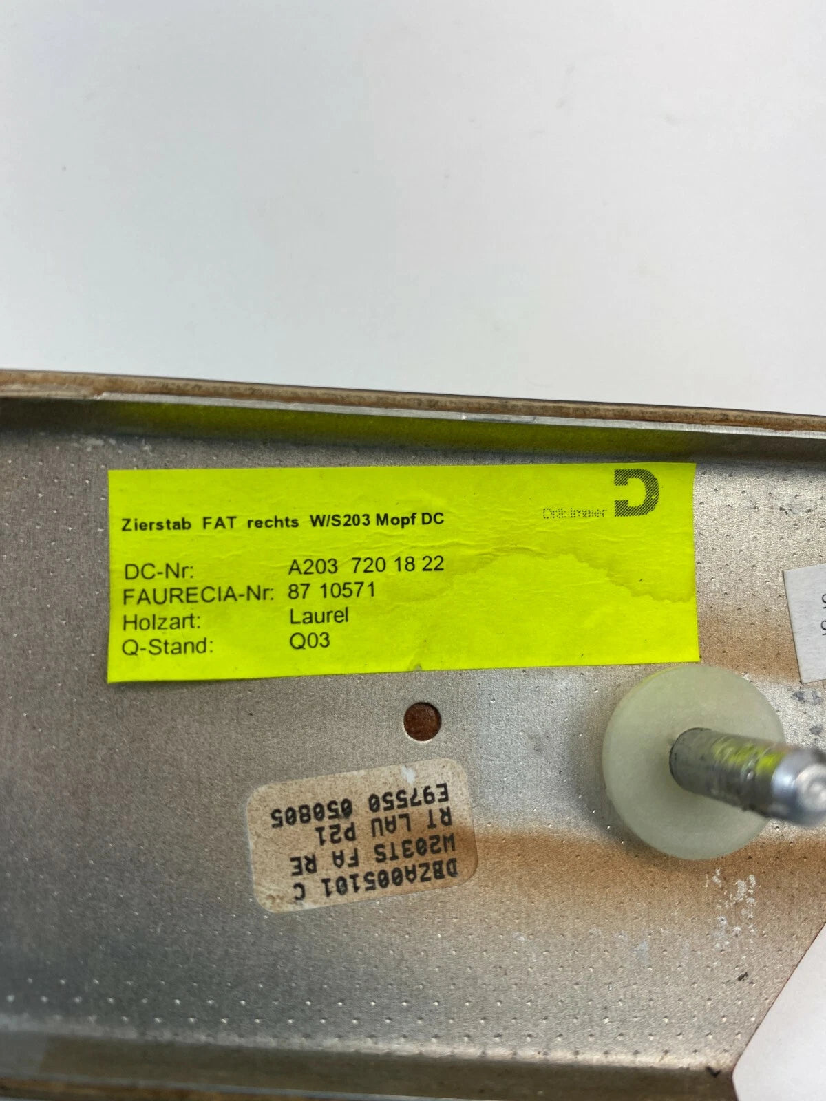 06 07 MERCEDES-BENZ C280 FRONT RIGHT DOOR MOLDING INNER PILLAR TRIM 2037201822