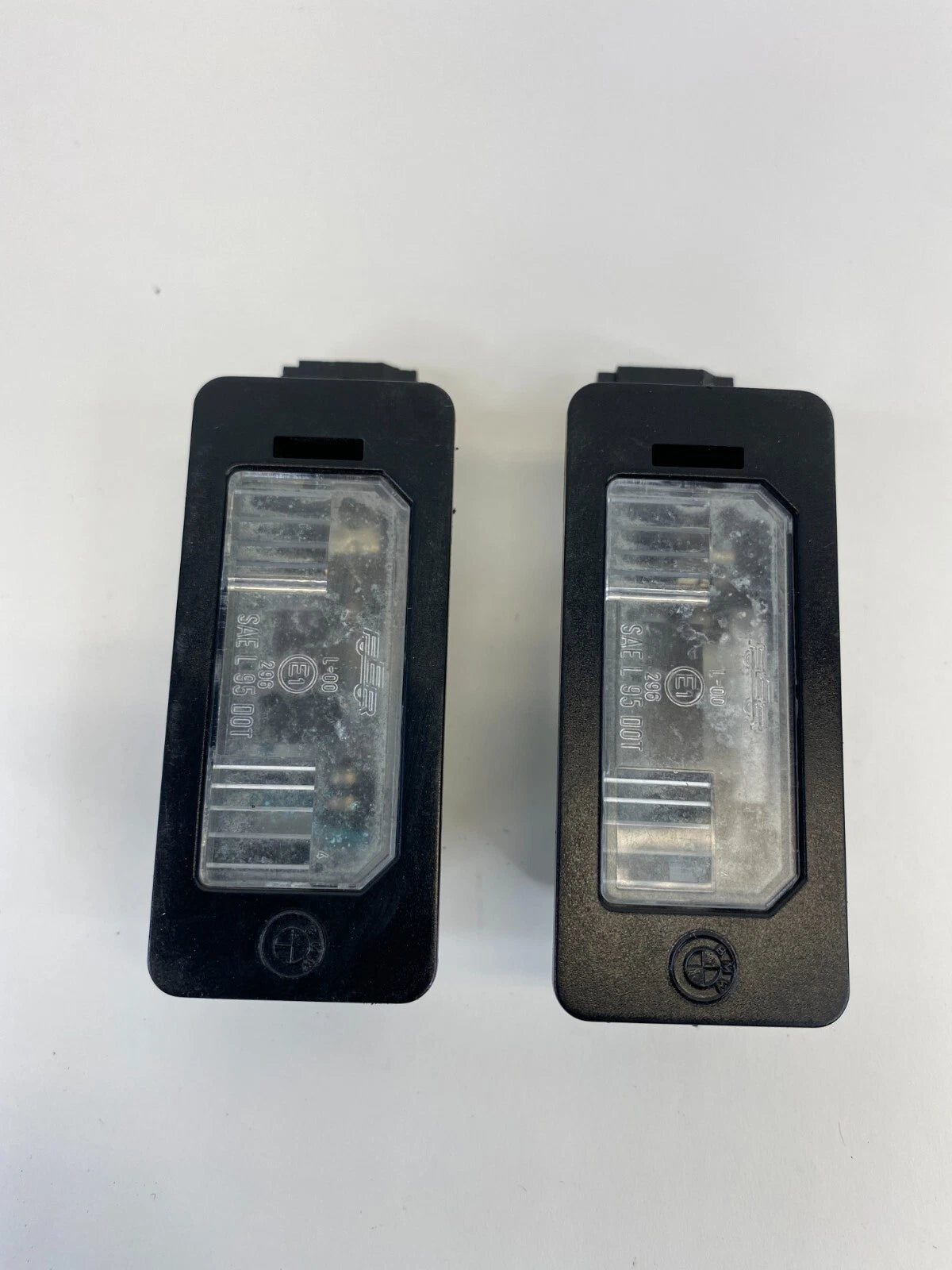2006 BMW 330XI SEDAN REAR TRUNK LID LICENSE PLATE LIGHT LAMP SET PAIR OEM