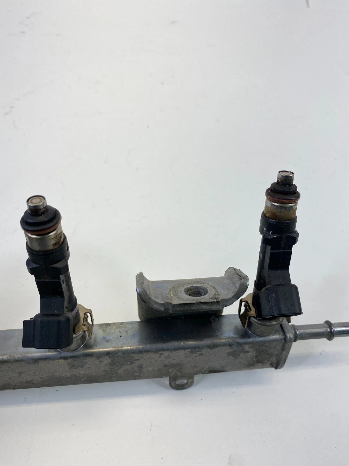 2010-2012 MAZDA CX-7 FUEL INJECTION RAIL WITH 4 INJECTORS L506-1315X OEM