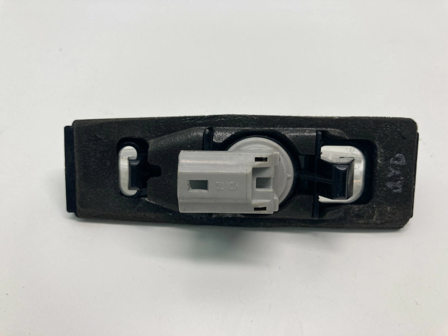 02 03 LEXUS ES300 ES330 04-06 REAR TRUNK LICENSE PLATE LIGHT LAMP TRIM PANEL OEM