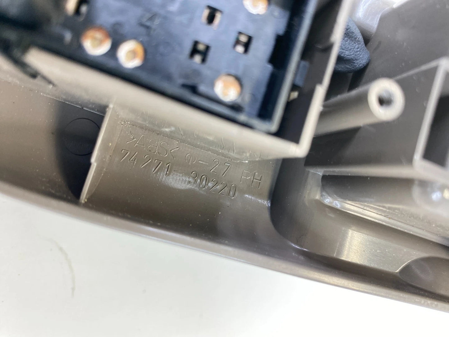 98-05 LEXUS GS300 REAR RIGHT SIDE DOOR POWER WINDOW CONTROL SWITCH 74271-30220