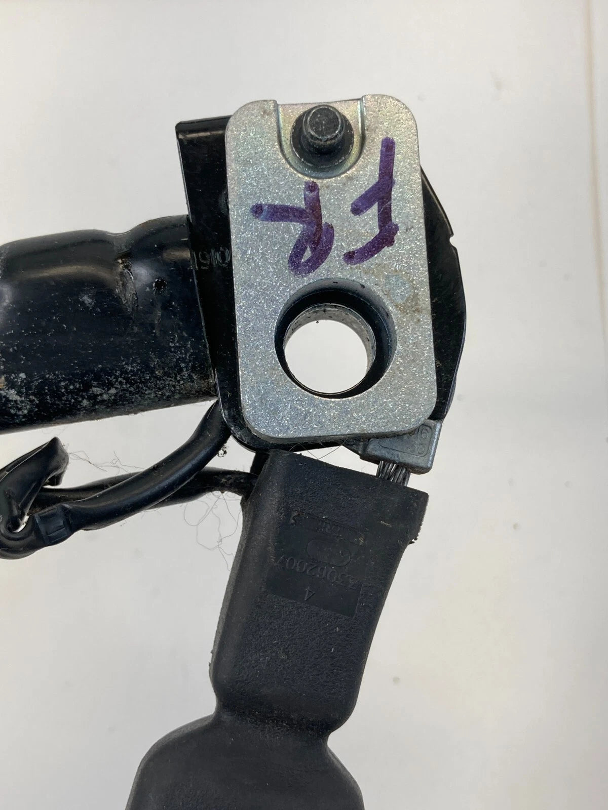 2008-2012 JEEP LIBERTY FRONT RIGHT PASSENGER SEAT BELT BUCKLE RECEPTACLE OEM