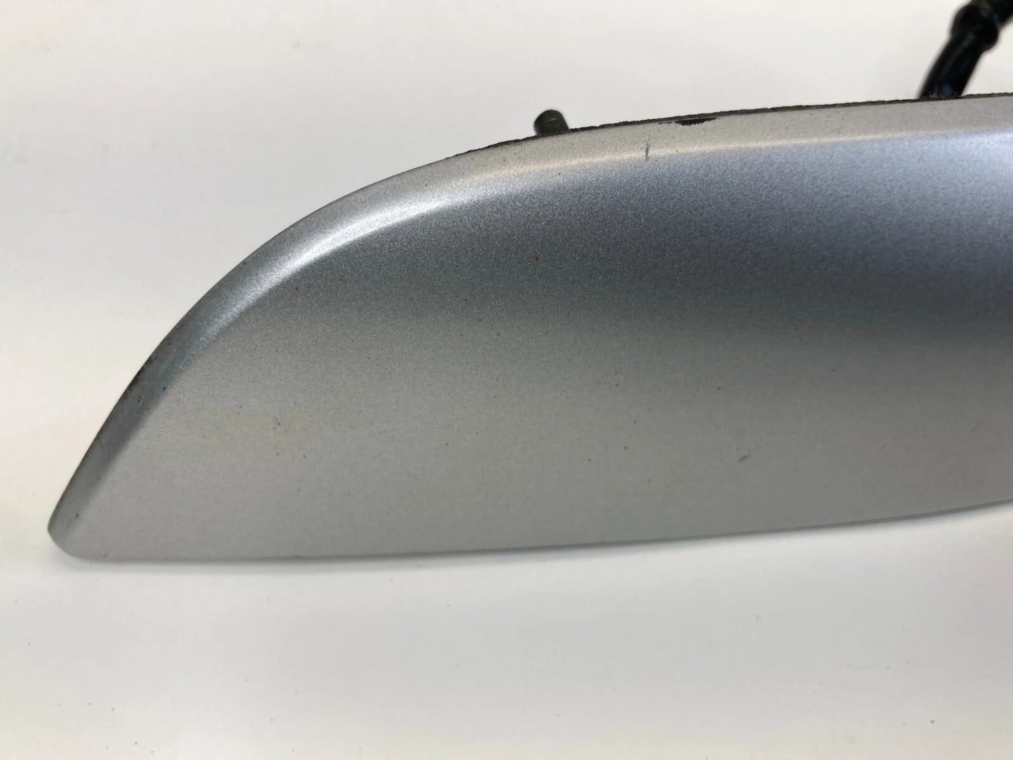 2000-2004 NISSAN PATHFINDER RR LIFTGATE LID LICENSE MOLDING GARNISH W/EMBLEM OEM