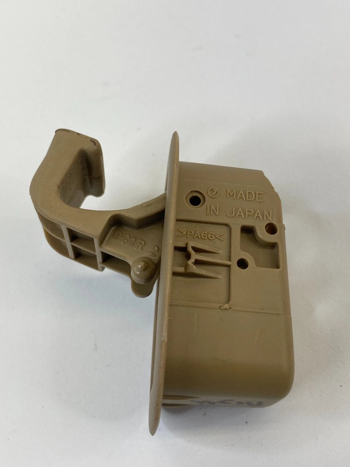 04-08 SUBARU FORESTER CARGO AREA D PILLAR RIGHT SIDE TIE DOWN HOOK RETRACTABLE