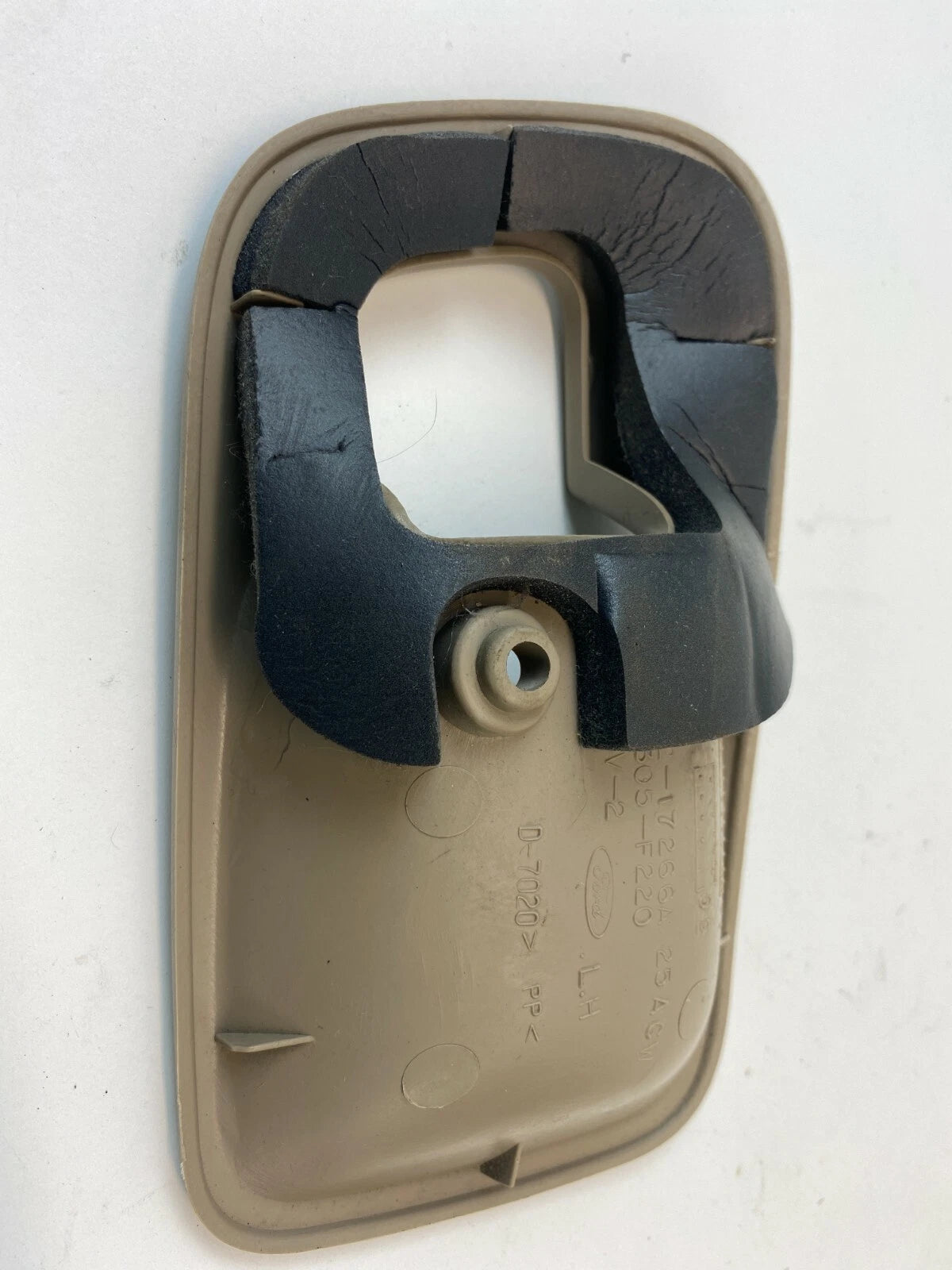 99-03 FORD WINDSTAR REAR LEFT SIDE INNER SLIDING DOOR HANDLE BEZEL XF22-17266A25