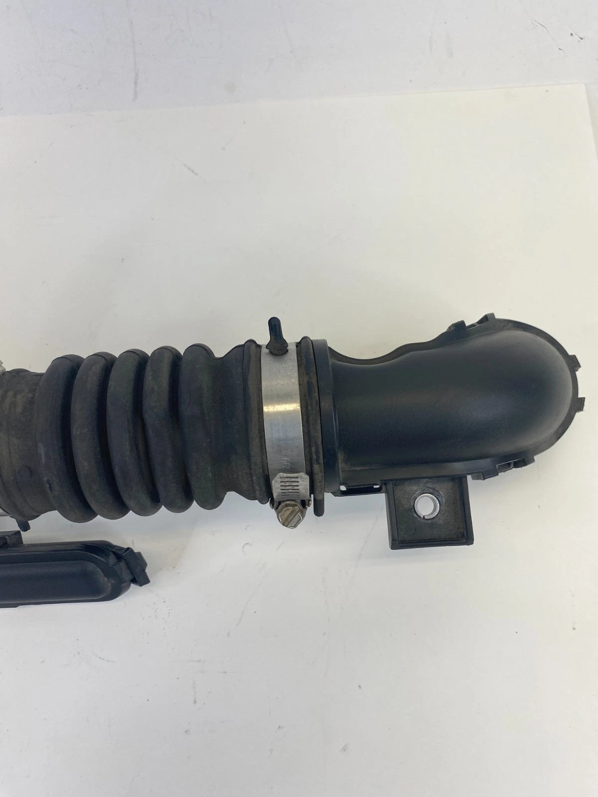 14-19 Nissan Versa Note 1.6L Engine Air Cleaner Duct Pipe W/ Resonator 72141226