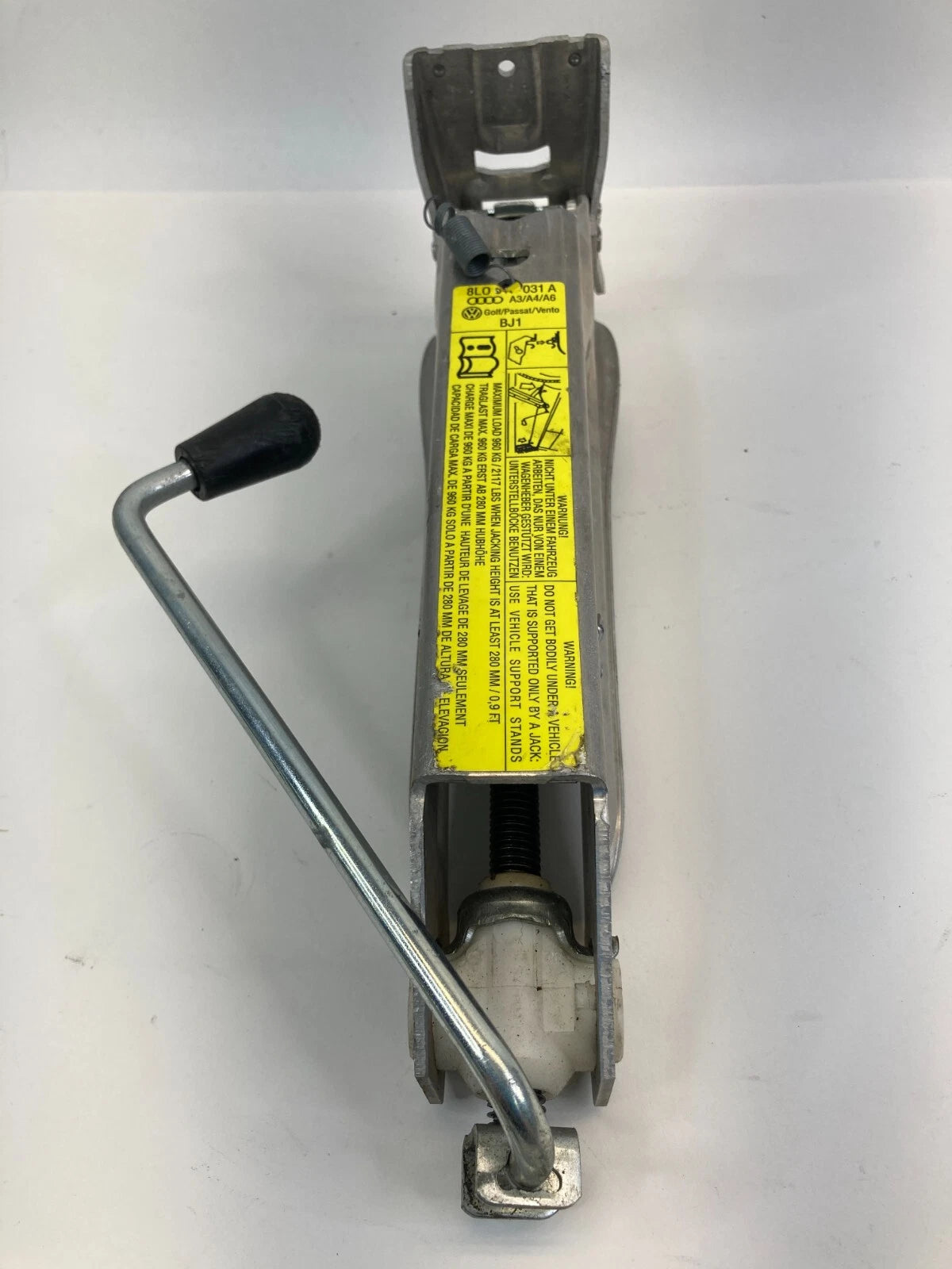 2001-2005 VW VOLKSWAGEN PASSAT EMERGENCY SPARE TIRE KIT JACK TOOL LUG 8L0011031A