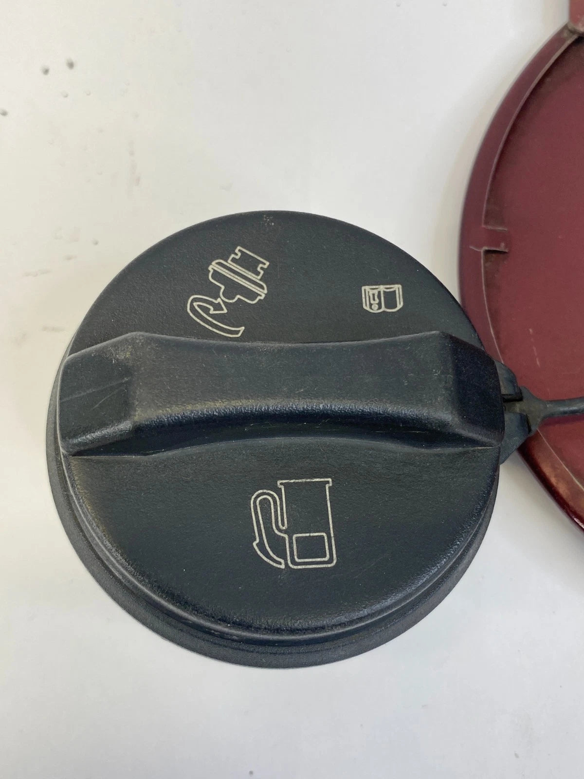 2002-2006 CHEVY TRAILBLAZER EXT FUEL FILLER GAS TANK DOOR LID COVER W/ TANK CAP
