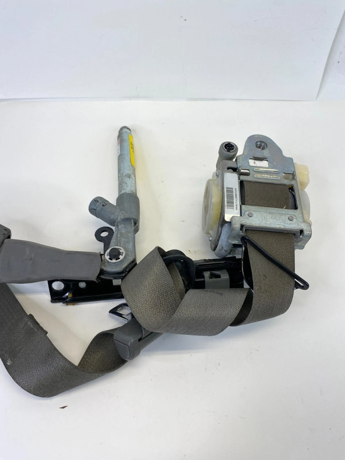 2013-2015 CHEVROLET MALIBU FRONT LEFT DRIVER SIDE SEAT BELT RETRACTOR OEM