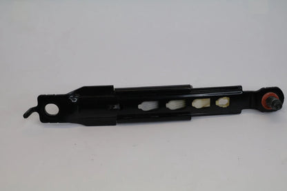 2012-2017 HYUNDAI ACCENT FRONT LEFT DRIVER SIDE SEAT BELT HEIGHT ADJUSTER