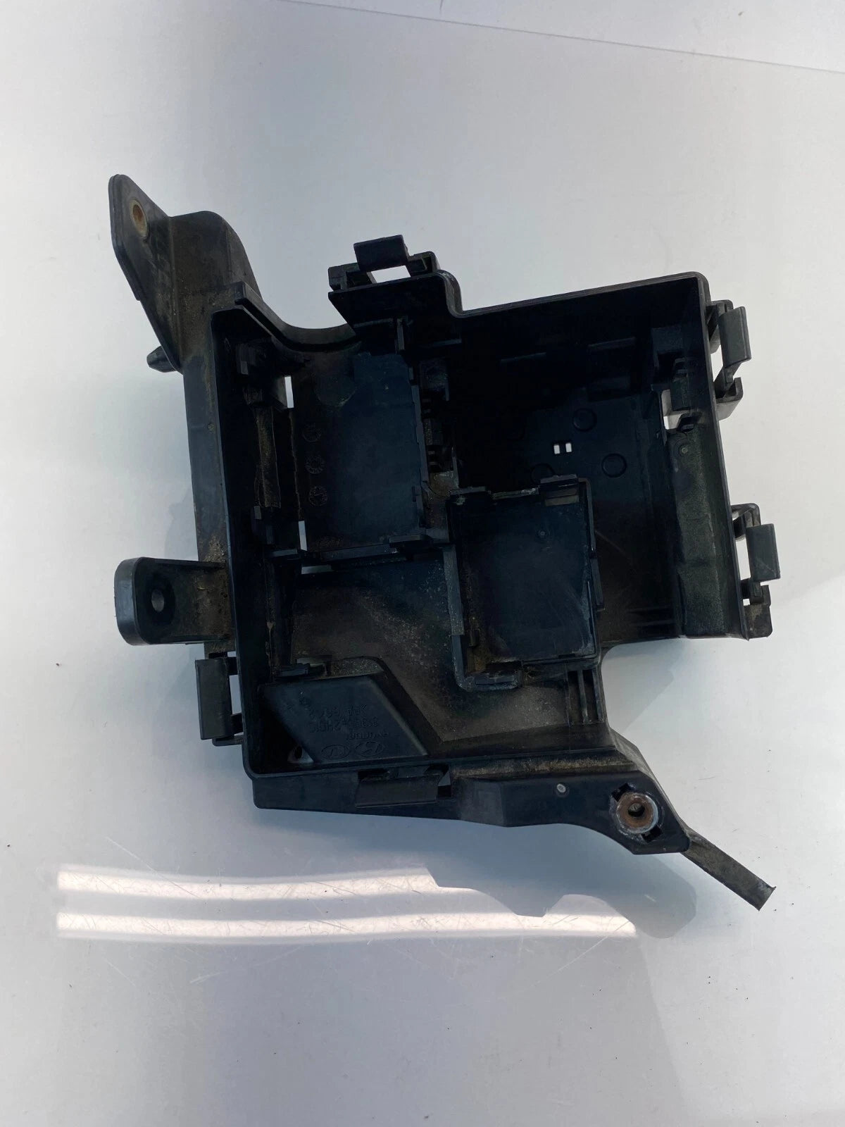 2007-2012 HYUNDAI ELANTRA SEDAN FUSE BOX BASE LOWER COVER ENGINE 91950-2H010