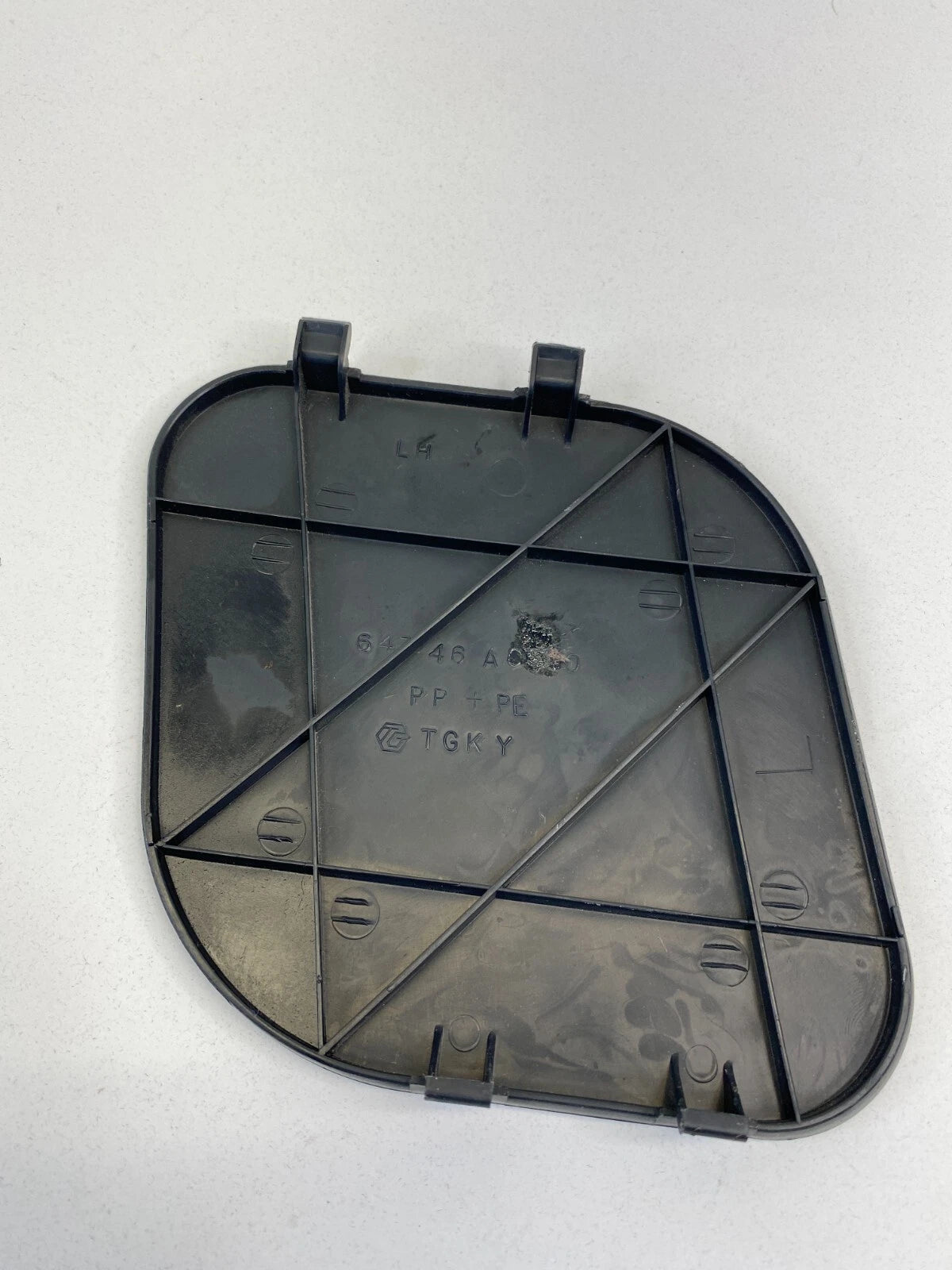 2000-2002 TOYOTA AVALON REAR LEFT SIDE LAMP COVER ACCESS TRIM PANEL 64746-AC010