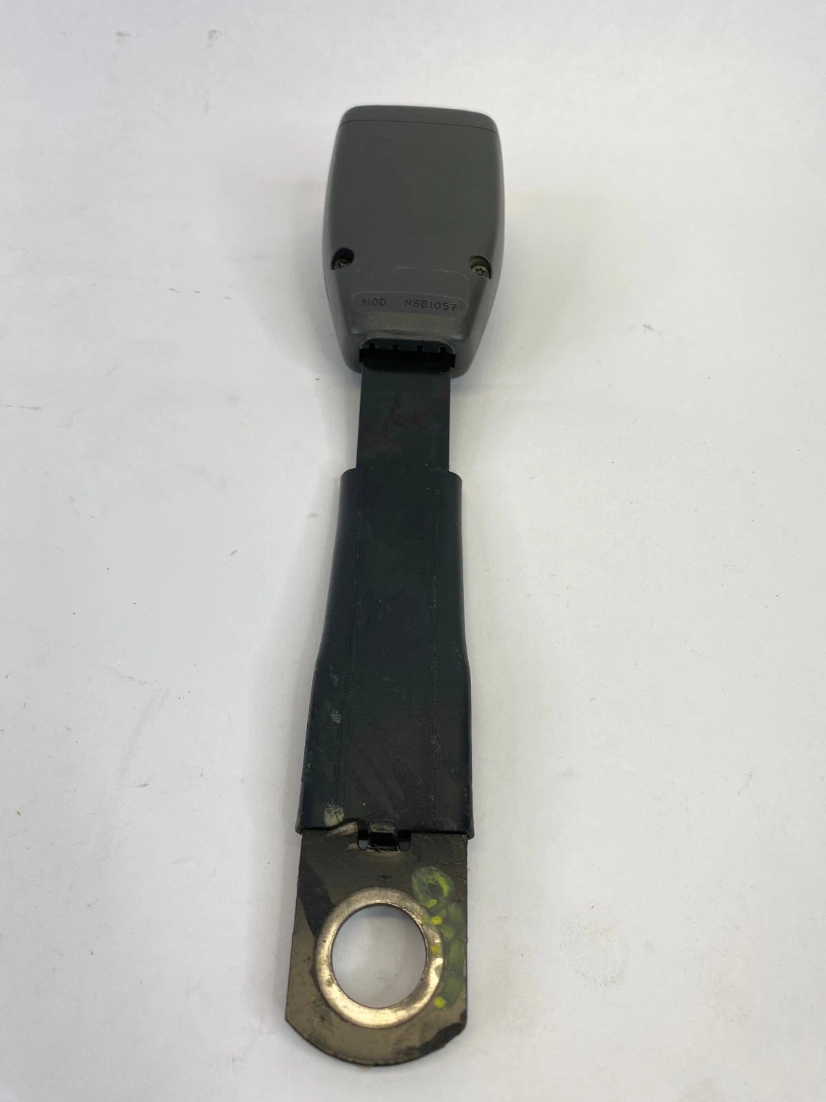 1998-2002 ISUZU TROOPER FRONT RIGHT SEAT BELT BUCKLE RECEIVER RETRACTOR OEM