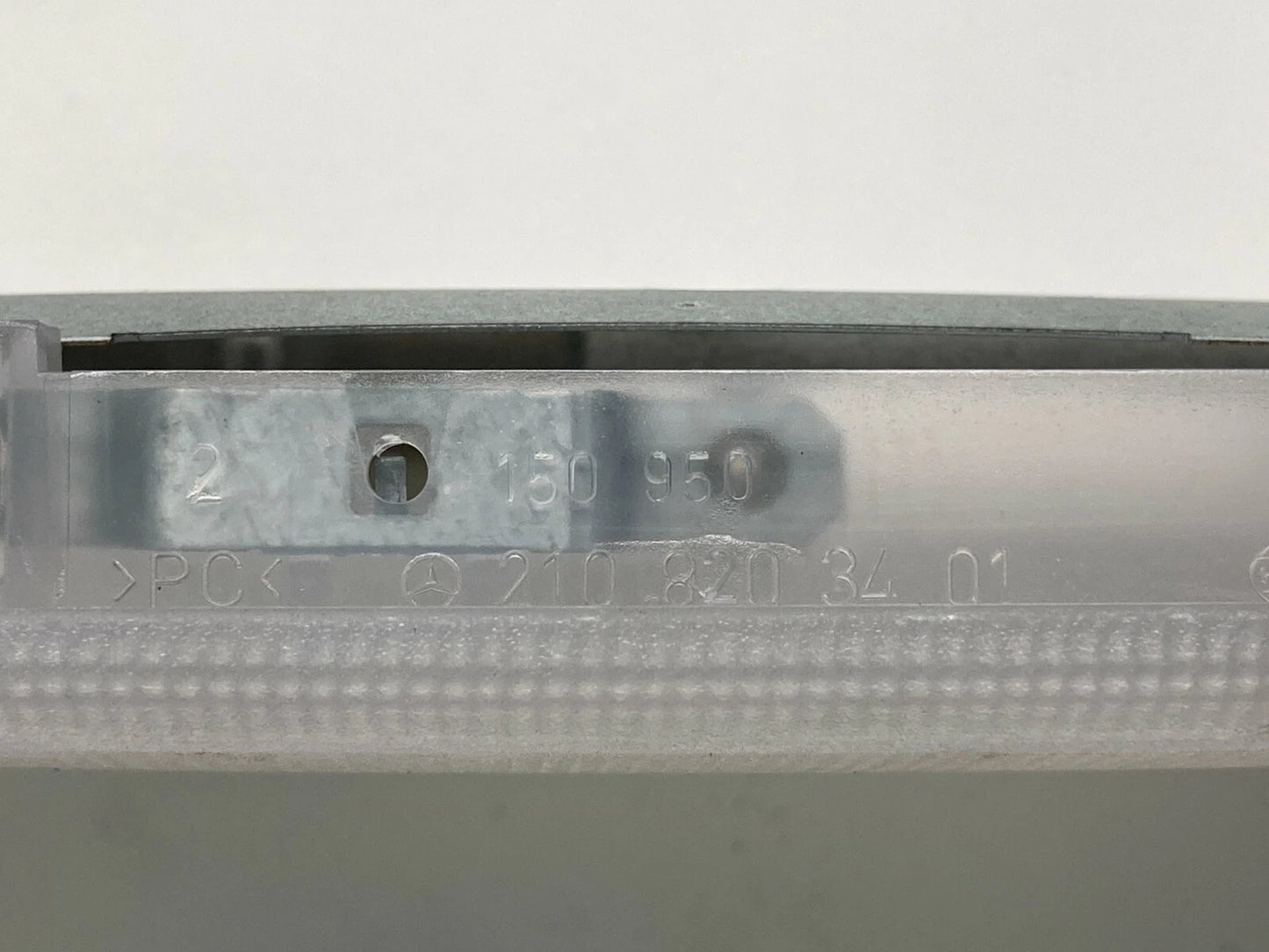 01-05 MERCEDES-BENZ C320 INTERIOR OVERHEAD DOME MAP LIGHT LAMP 2108203401 OEM