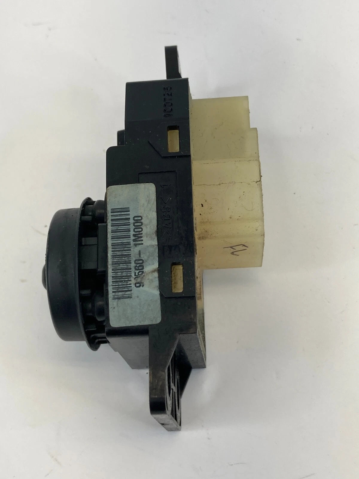 2010-2013 KIA FORTE FRONT LEFT POWER MIRROR CONTROL BUTTON SWITCH 93560-1M000