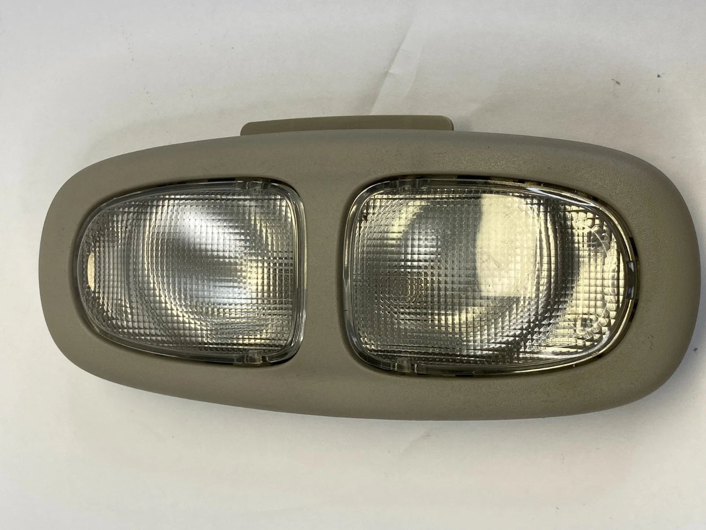 2005 2006 CHEVY TRAILBLAZER EXT CENTER ROOF DOME COURTESY LIGHT ASSY OEM