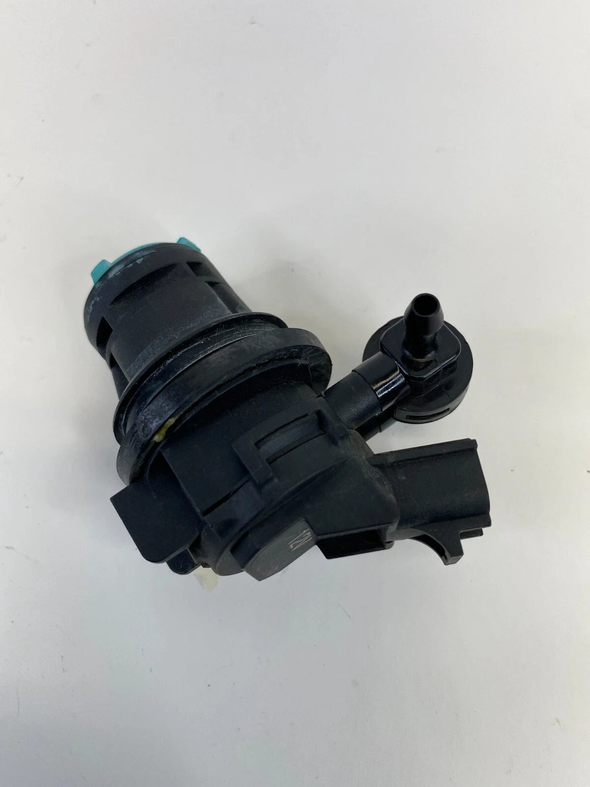 2014-2019 KIA SOUL WINDSHIELD WASHER OUTLET FLUID PUMP MOTOR ASSEMBLY OEM
