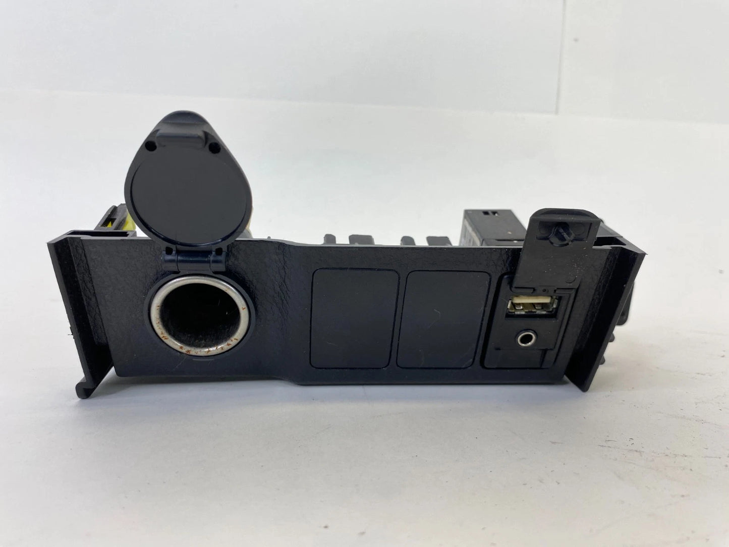 2014-2019 TOYOTA COROLLA DASH PANEL POWER OUTLET USB JACK SOCKET 86190-0R010 OEM