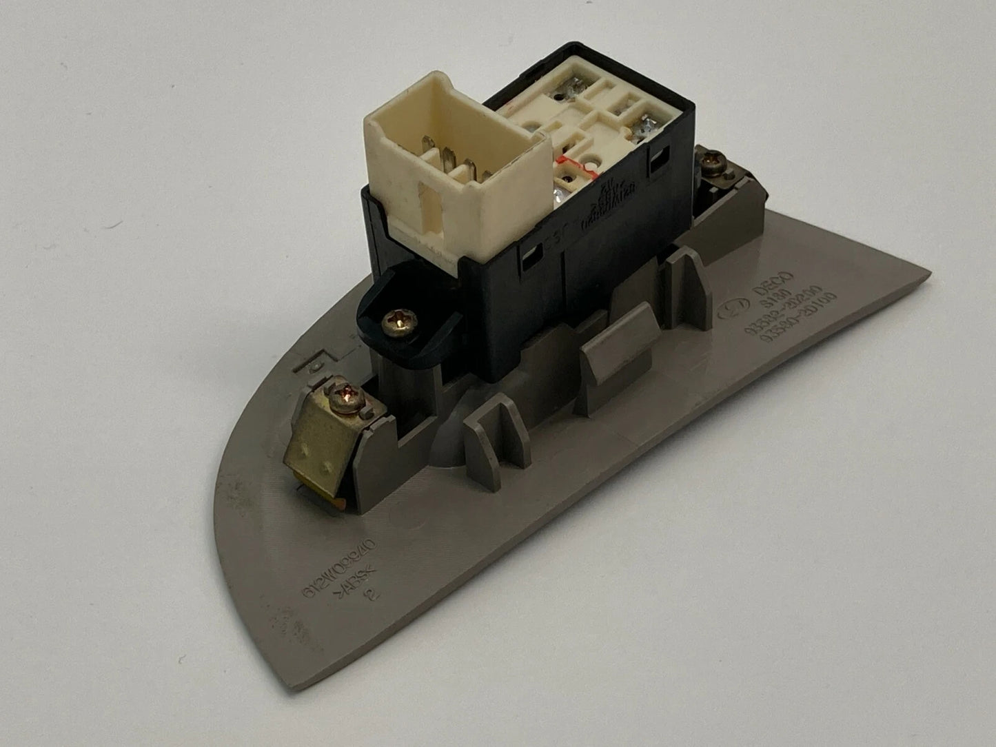 2001-2006 HYUNDAI ELANTRA REAR RIGHT BACK SIDE WINDOW CONTROL SWITCH 93582-2D200