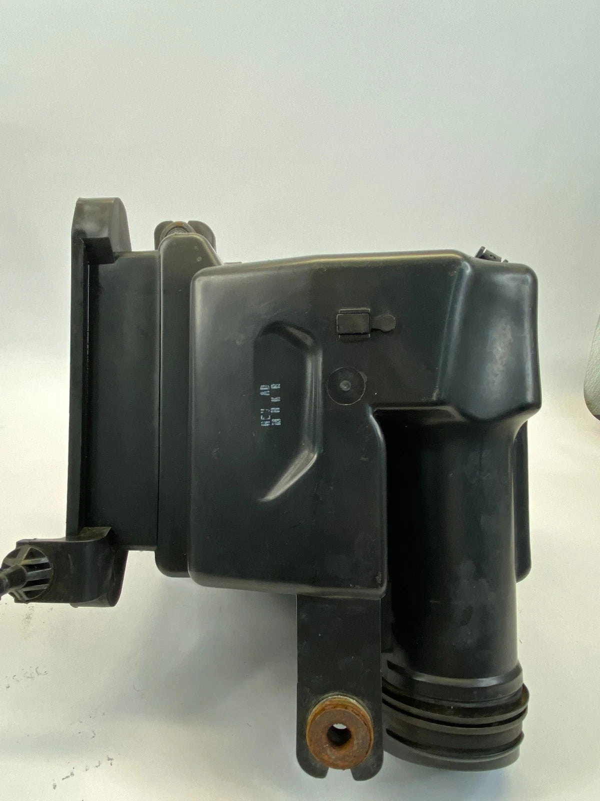 2010-2013 KIA FORTE 2.0L AIR CLEANER FILTER BOX HOUSING ASSEMBLY 28110-1M400