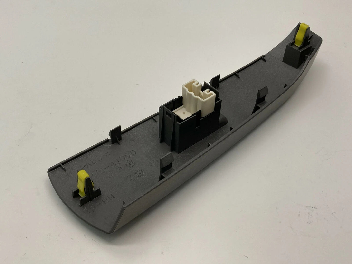 2004-2009 TOYOTA PRIUS RIGHT REAR SIDE WINDOW CONTROL SWITCH W/ TRIM 74271-47050