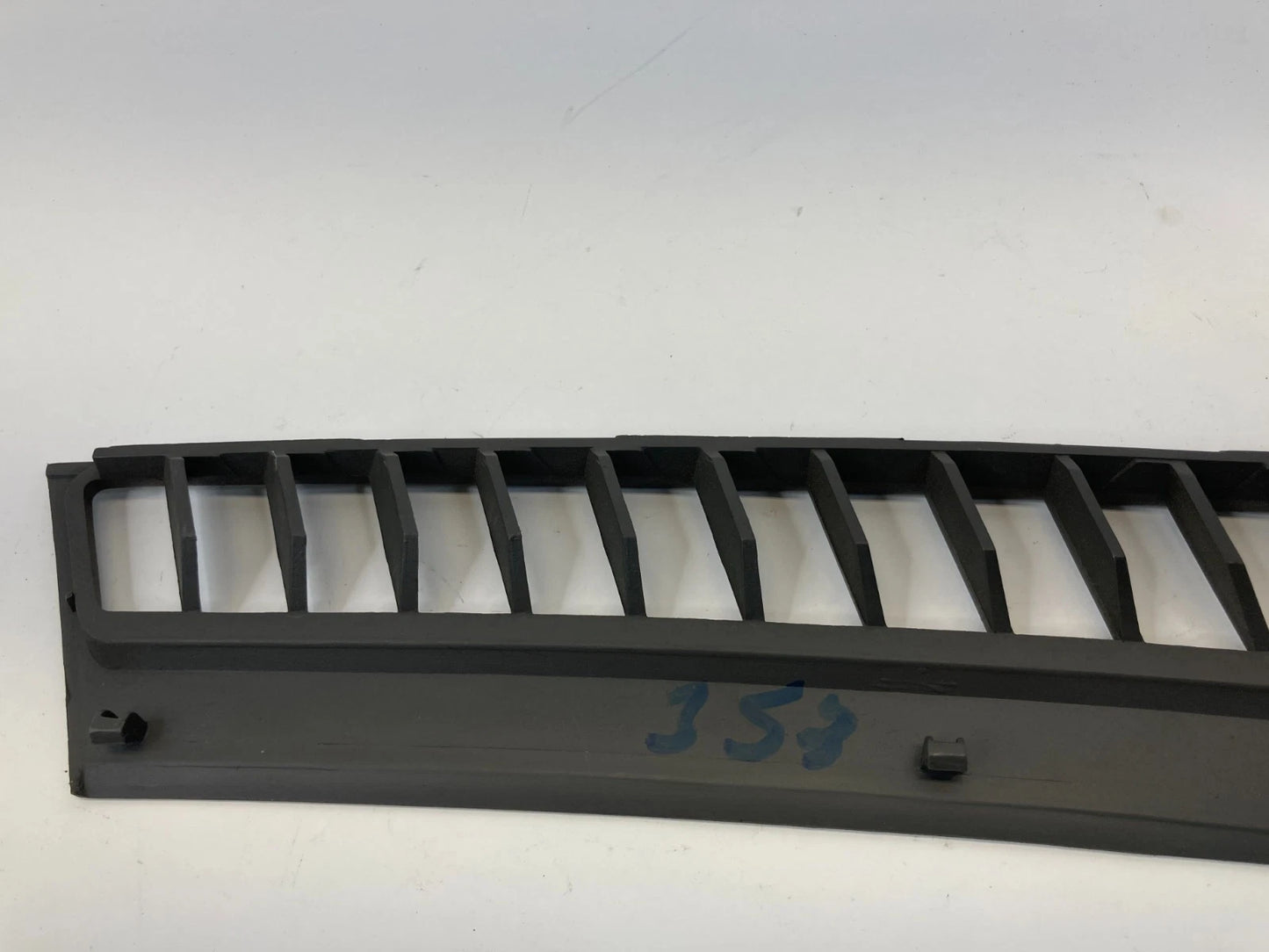 05 06 JEEP GRAND CHEROKEE UPPER LEFT DASH DEFROST GARNISH VENT COVER 5JM67TRM