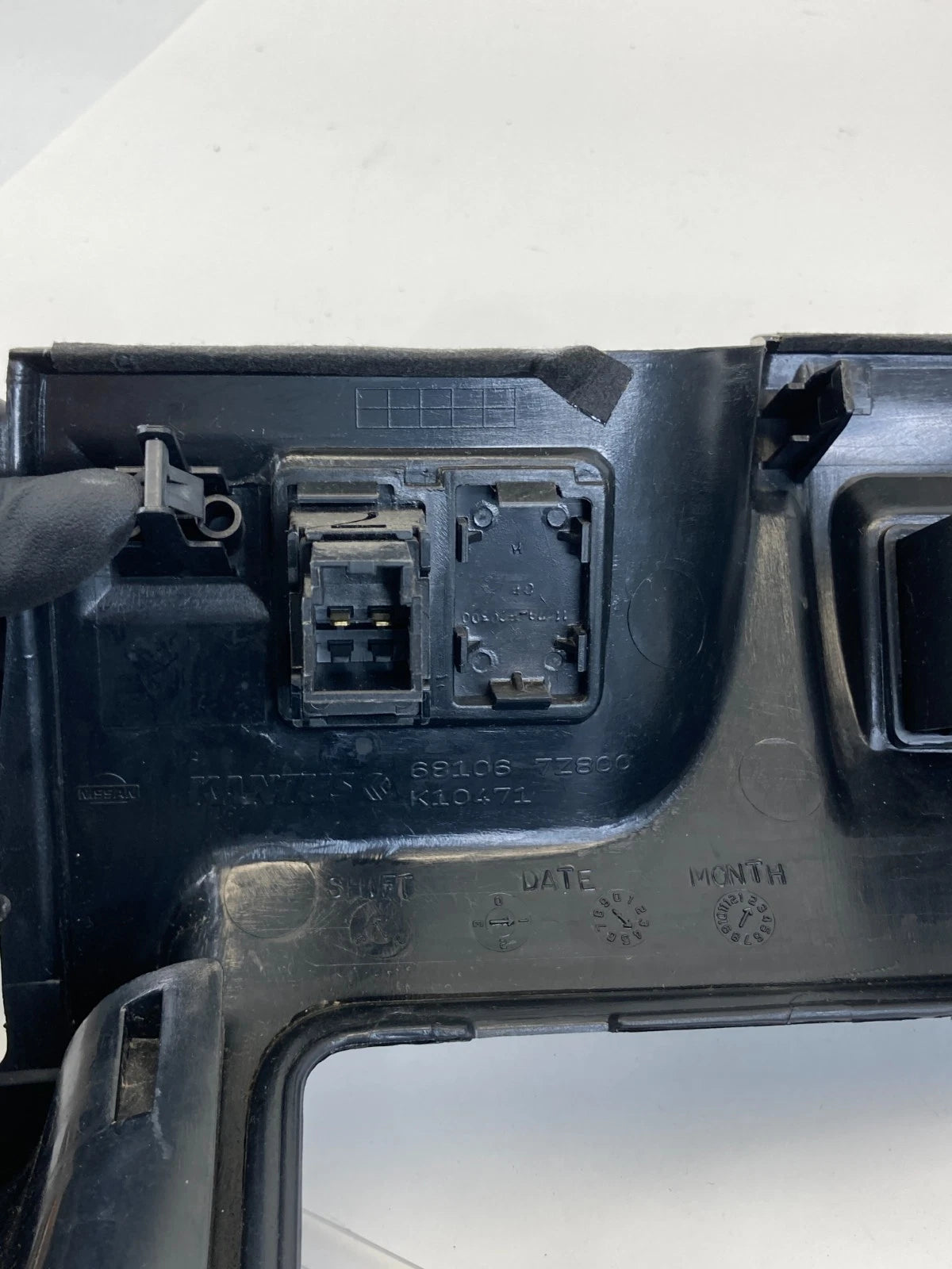 2001 2002 2003 2004 Nissan Xterra Dash Knee Bolster Pad Kick Panel OEM