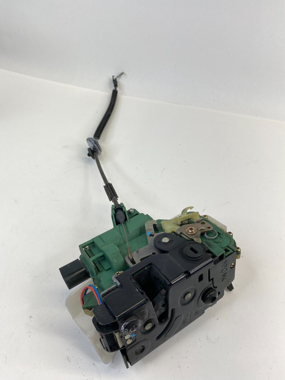 2001-2005 Volkswagen Passat Rear Right Back Pass Door Lock Latch Actuator Assy