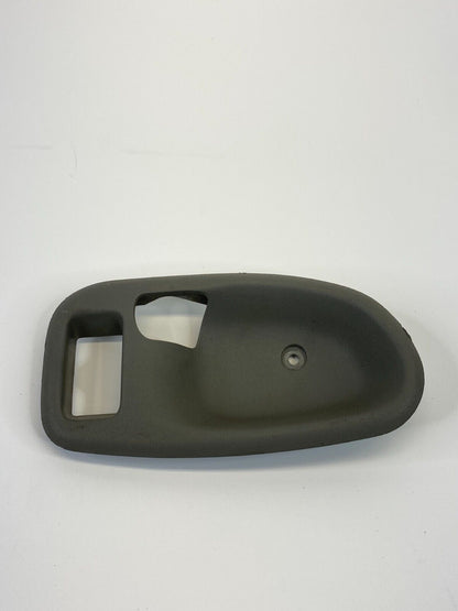 1998-2004 Chevrolet S10 Front Right Passenger Handle Bezel Cover Trim 15003894