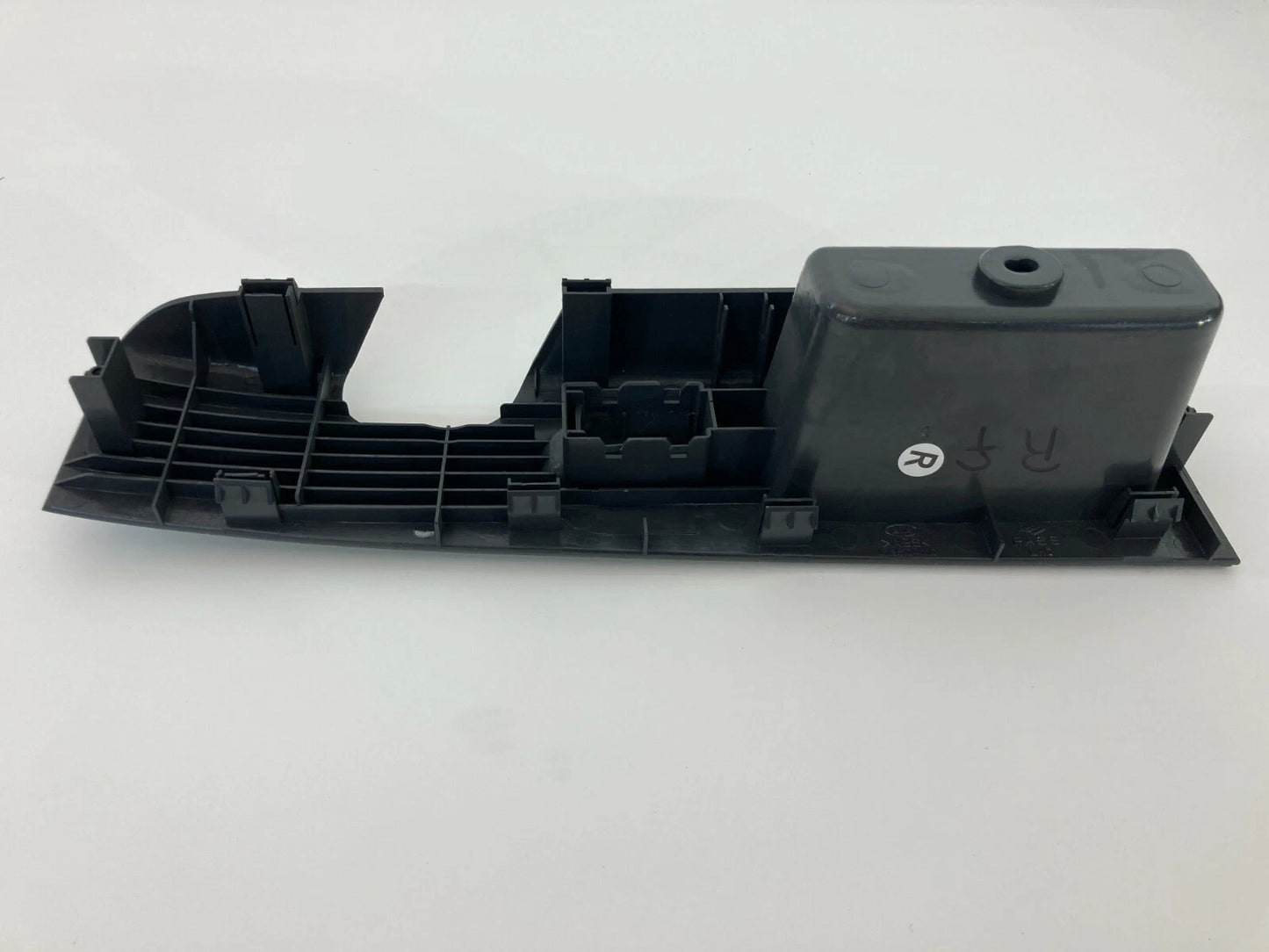 03-09 KIA SORENTO FRONT RIGHT SIDE DOOR WINDOW SWITCH BEZEL TRIM 478510-1110 OEM