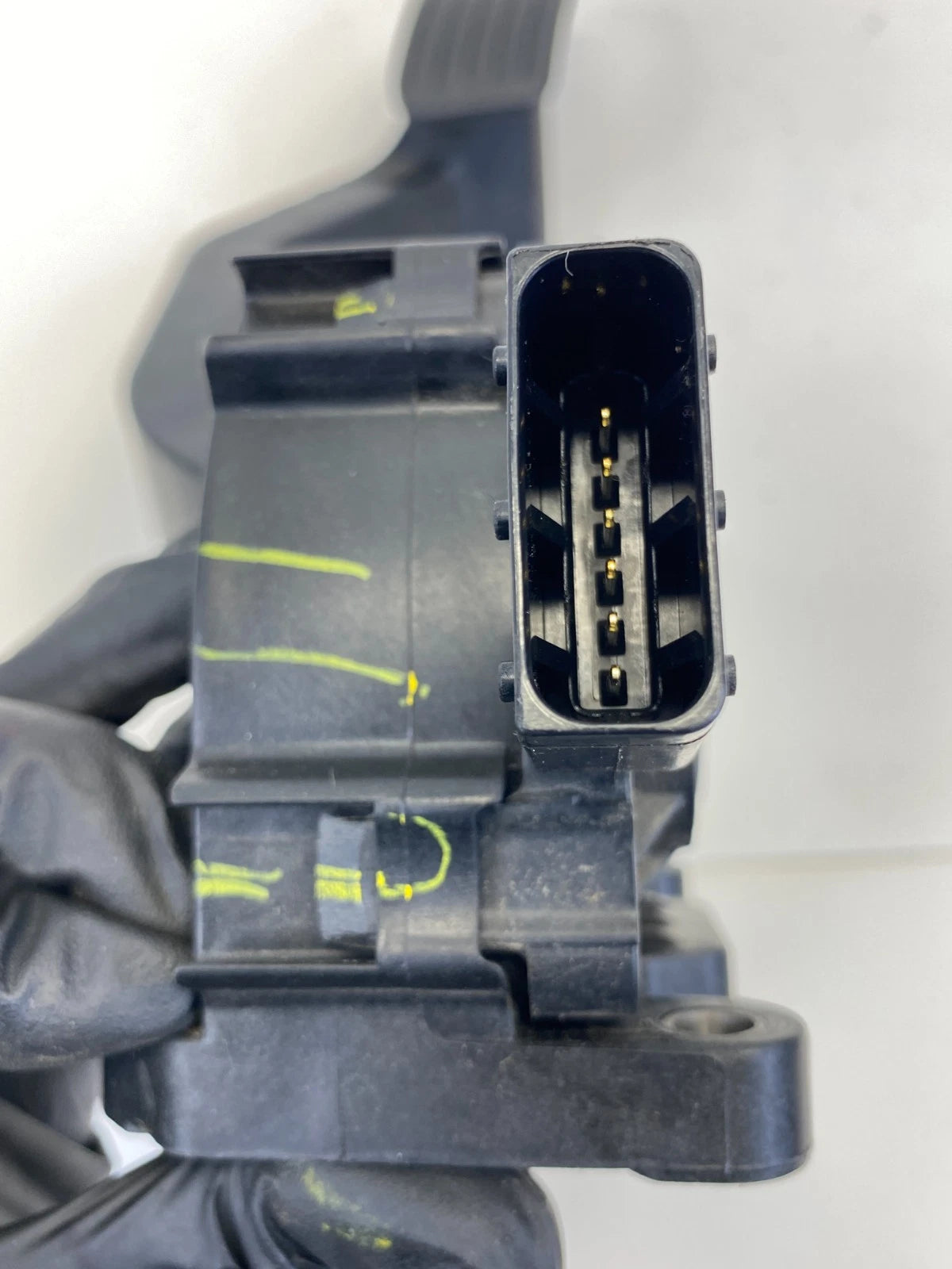 2015-2017 CHRYSLER 200 ACCELERATOR GAS PEDAL POSITION SENSOR OEM 04581697AA